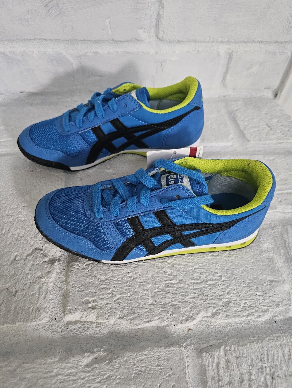 Asics Onitsuka Tiger Youth Size 2 Sneakers. New With Tag.